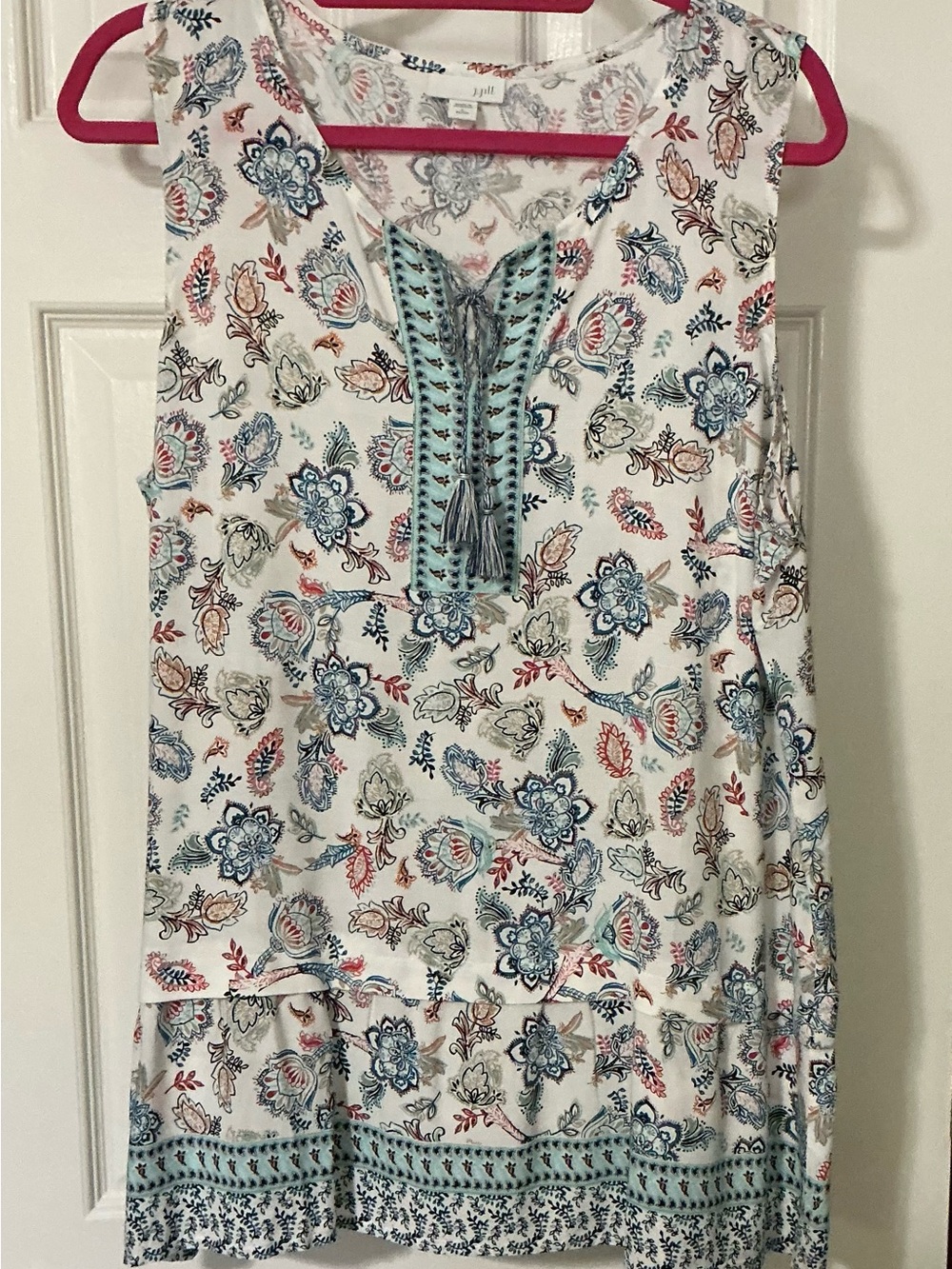 Sleeveless Paisley Tassel Split-Neck Top - White / Blue